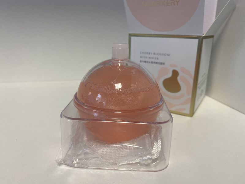 Кулька для вмивання з екстрактом вишні,яблока Cherry Blossom With Water Cleansing Ball 100g 7654--1211 фото