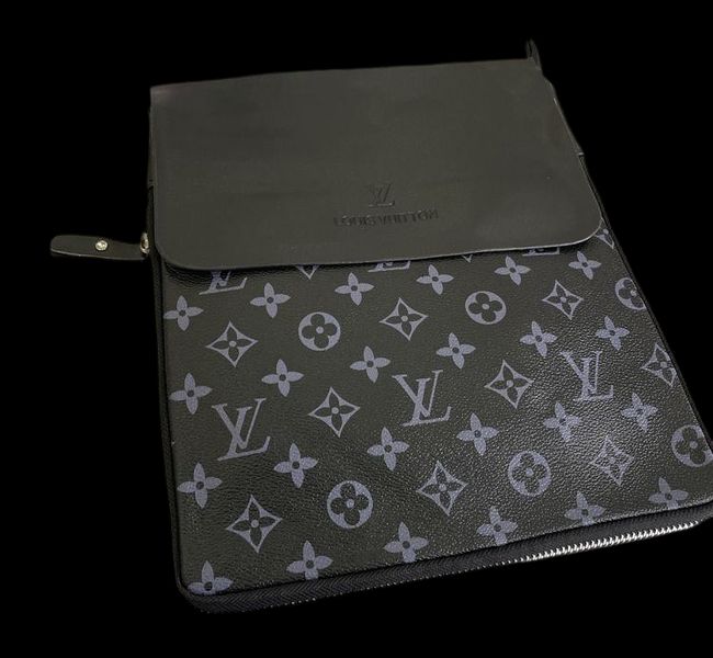 Чоловіча сумка-планшет через плече Loui Vuitton LOUIS123 фото