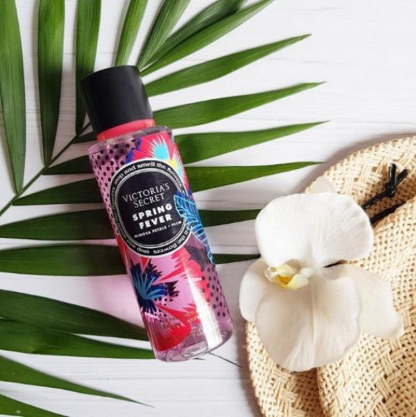 Парфумований спрей для тіла? Victoria's Secret Spring Fever Mimosa Petals & Plum Mist Spray, 250 mL H43565661 фото