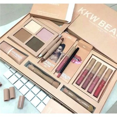 Подарочный набор декоративной косметики KYLIE KKW BEAUTY 7 in 1 KYLIE7 фото